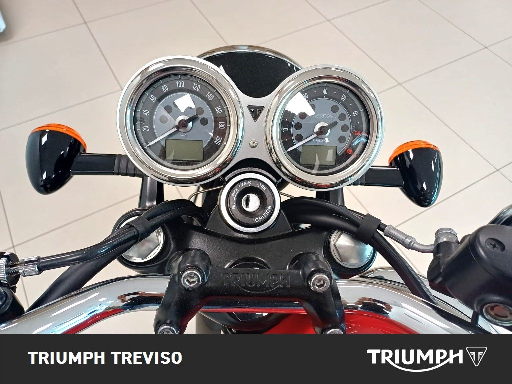 TRIUMPH Bonneville 900 T100 